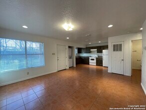 1721 Quintana Rd, Unit 201 in San Antonio, TX - Building Photo - Building Photo