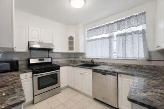 68-51-68-53 Clyde St in Queens, NY - Building Photo - Building Photo