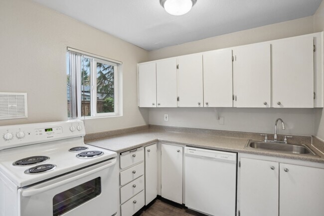 Arbor Place Apartments in Gresham, OR - Building Photo - Building Photo