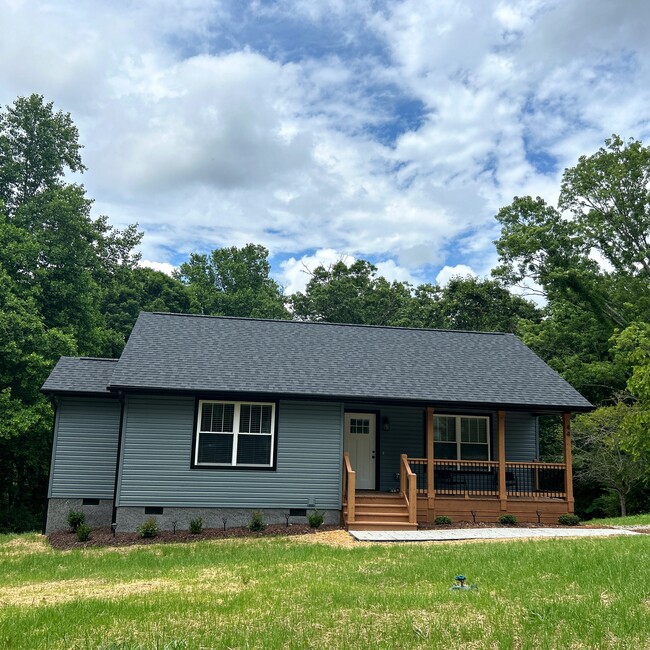 44 Fowler Town Rd in Candler, NC - Building Photo - Building Photo