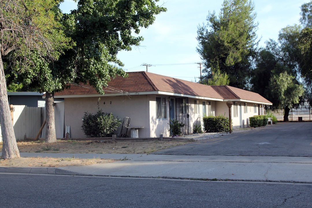 342 W Kimball Ave in Hemet, CA - Building Photo