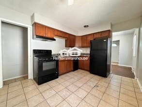 1328 Carrie Ave in Des Moines, IA - Building Photo - Building Photo
