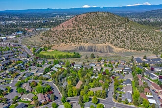 1923 NE Derek Dr in Bend, OR - Foto de edificio - Building Photo