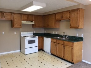 9248 E 39th Pl in Indianapolis, IN - Foto de edificio - Building Photo