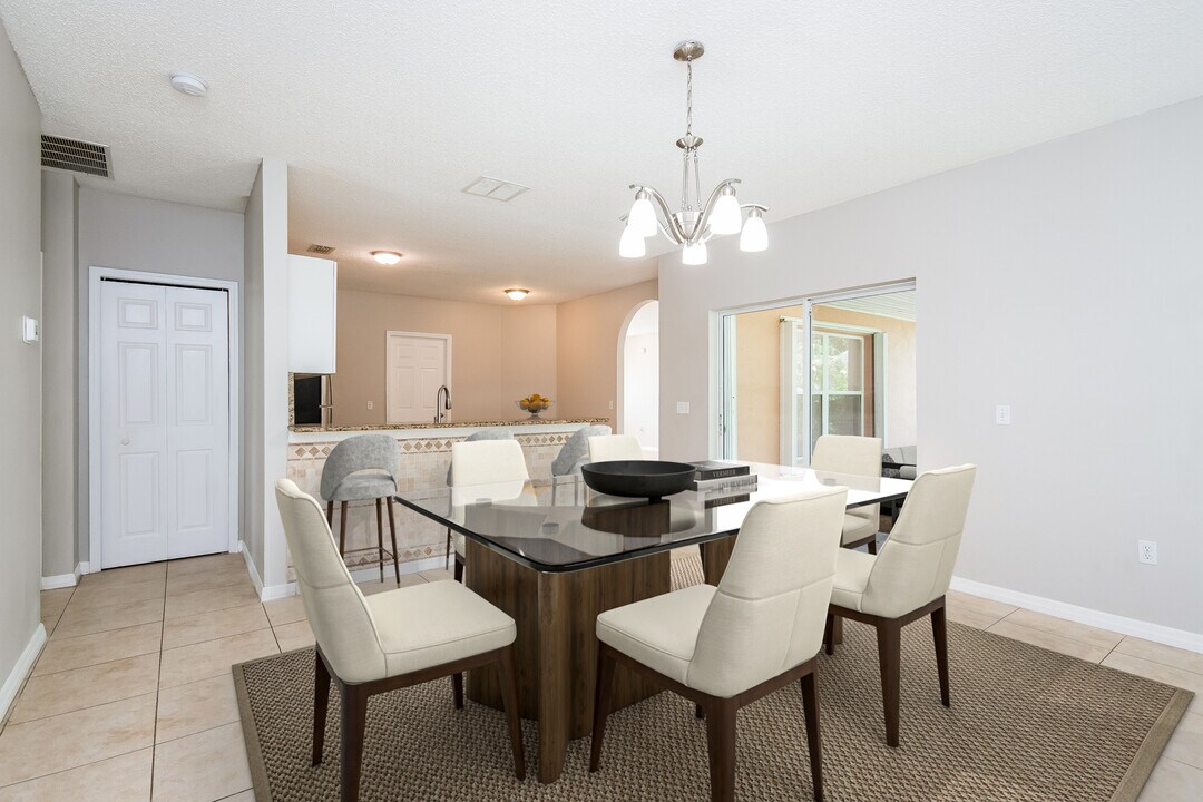 623 Cotulla Dr in Kissimmee, FL - Building Photo