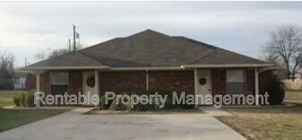 1104 Turkey Creek Ct in Bridgeport, TX - Building Photo