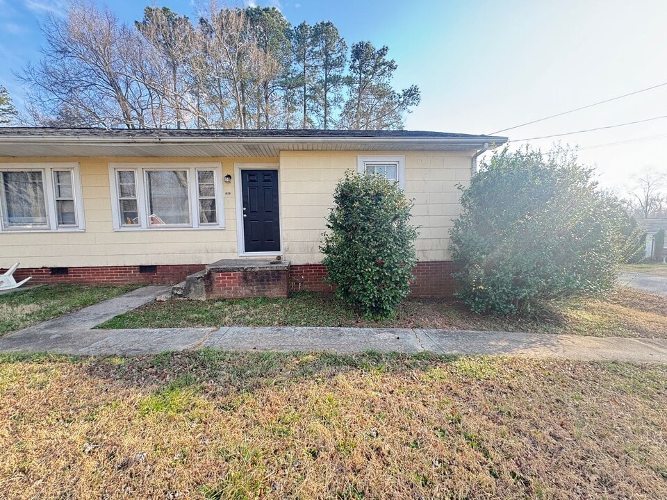 1381 Rainbow Dr in Kannapolis, NC - Building Photo