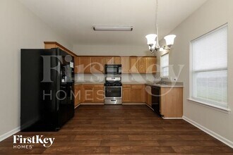 321 Holton Dr in Monroe, NC - Foto de edificio - Building Photo