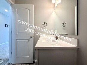 3583 Canal Square Dr in New Haven, IN - Building Photo - Building Photo