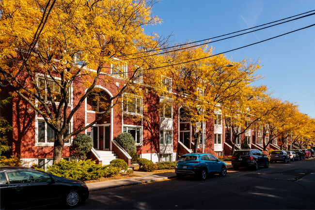 1071 Rielle Rue in Verdun, QC - Building Photo - Building Photo