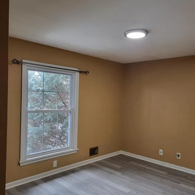 1944 Goldsmith Ln in Louisville, KY - Building Photo - Building Photo