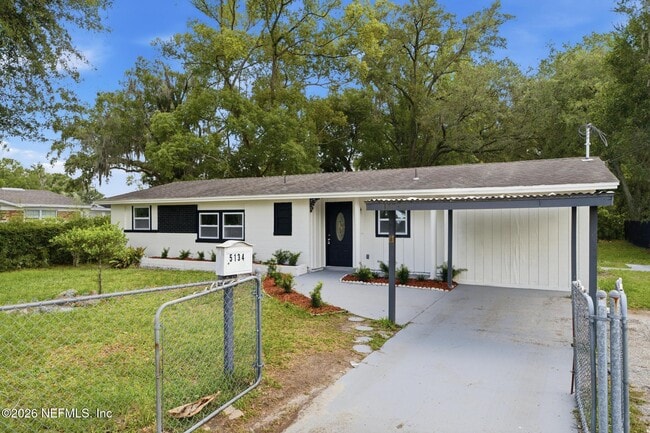 property at 5134 Moncrief Rd W