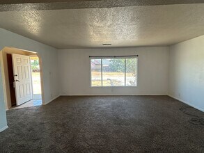 1241 W Putnam Ave in Porterville, CA - Building Photo - Building Photo