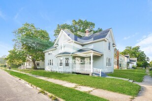 250 Studebaker St in South Bend, IN - Building Photo