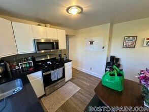 1145 Boylston St, Unit 4 in Newton, MA - Foto de edificio - Building Photo