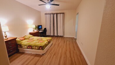 404 El Paseo in Lake Forest, CA - Building Photo - Building Photo