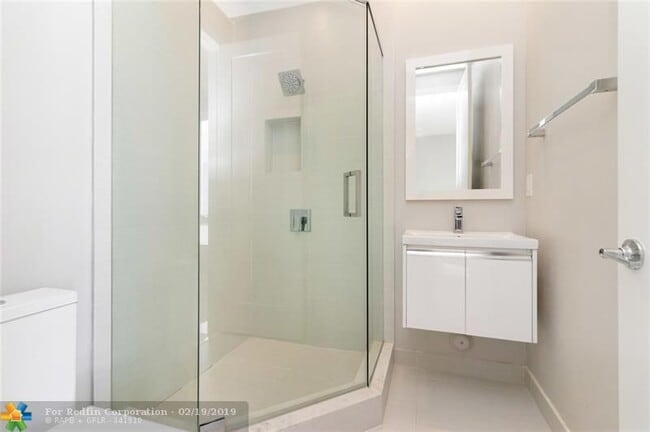 6302 NW 104th Path in Medley, FL - Building Photo - Building Photo