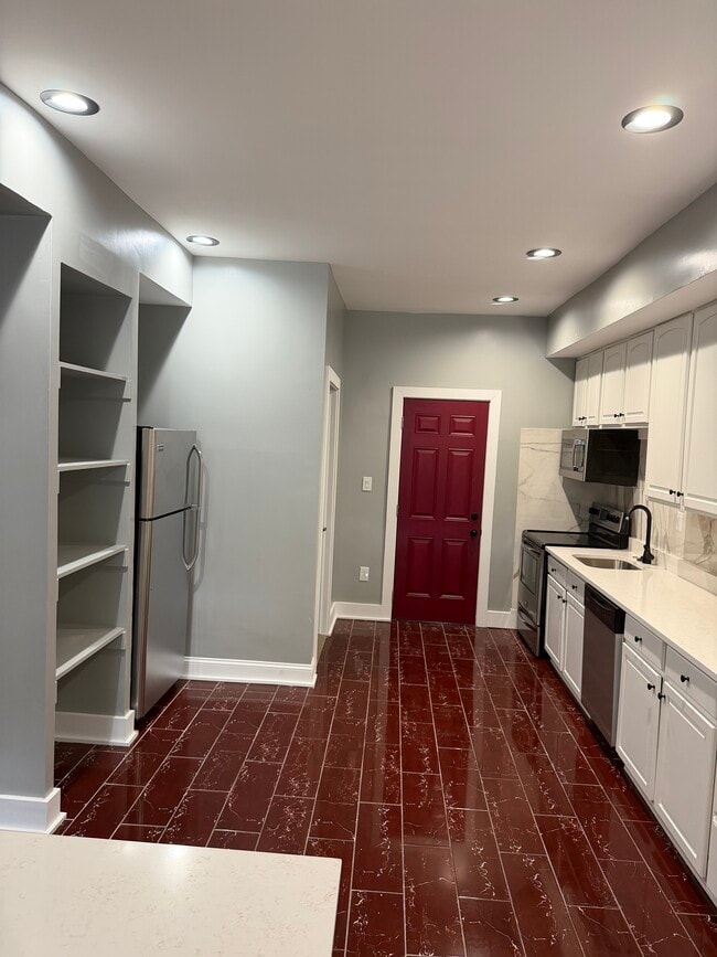 710 N Luzerne Ave in Baltimore, MD - Foto de edificio - Building Photo