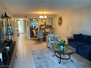5530 Rattlesnake Hammock Rd in Naples, FL - Foto de edificio - Building Photo