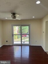 1001 Edison Glen Terrace in Edison, NJ - Foto de edificio - Building Photo