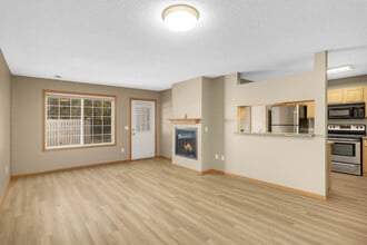 4415 Naper Bay in Eagan, MN - Building Photo - Building Photo