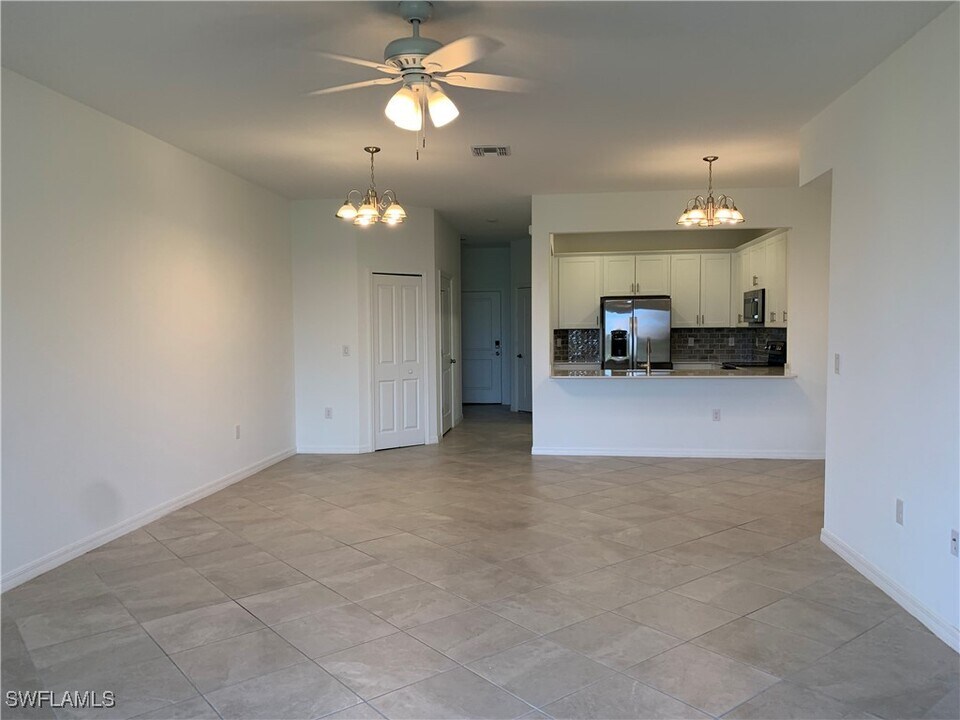 2906 Blossom Wy in Naples, FL - Building Photo