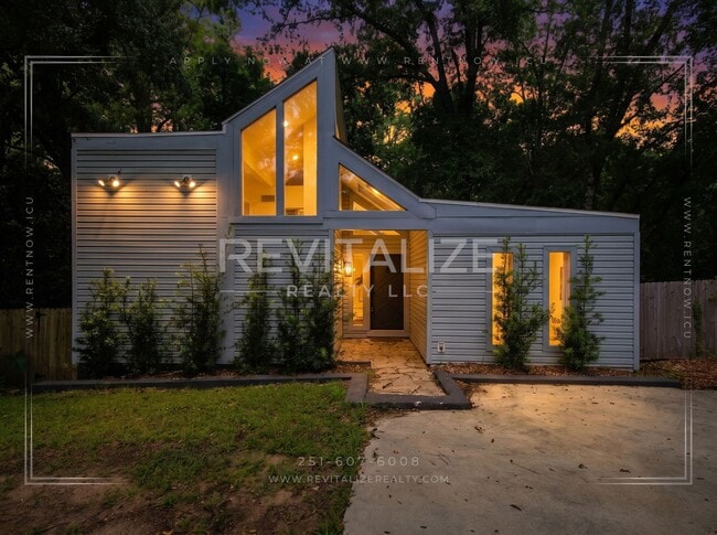 property at 2739 Knollwood Dr