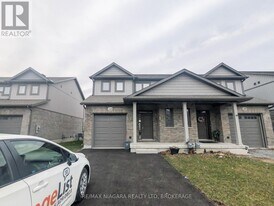 24 Manhattan Ct. in St Catharines, ON - Building Photo