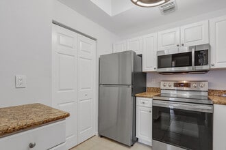 2803 Sarento Pl, Unit 112 in Palm Beach Gardens, FL - Building Photo - Building Photo