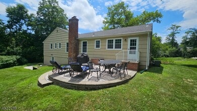 1 Birch Dr in Bernards, NJ - Foto de edificio - Building Photo