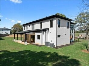 1660 Union Grove Church Rd in Auburn, GA - Foto de edificio - Building Photo