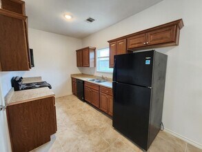 143 Chapparral Dr in Seguin, TX - Building Photo - Building Photo