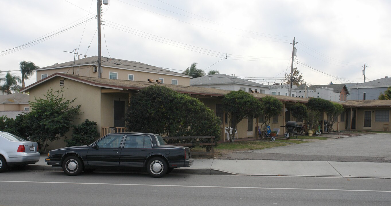 400 Marina Dr in Seal Beach, CA - Foto de edificio