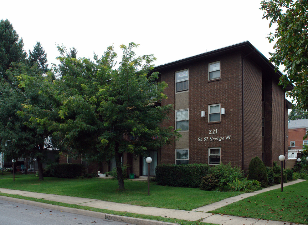 221 S St George St in Allentown, PA - Foto de edificio