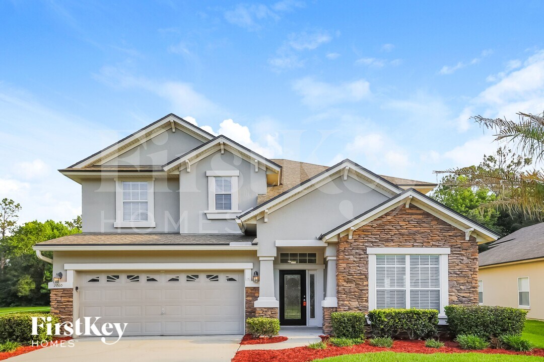 2060 Heritage Oaks Ct in Orange Park, FL - Foto de edificio
