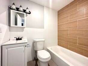 212 Zabriskie St in Jersey City, NJ - Building Photo - Building Photo