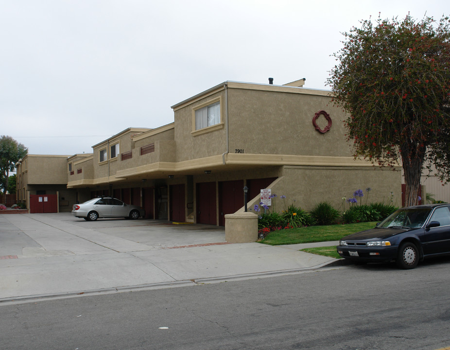 7901 Stark St in Huntington Beach, CA - Building Photo