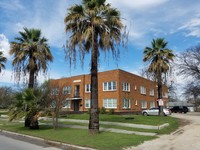 1409 W Woodlawn Ave in San Antonio, TX - Foto de edificio - Building Photo