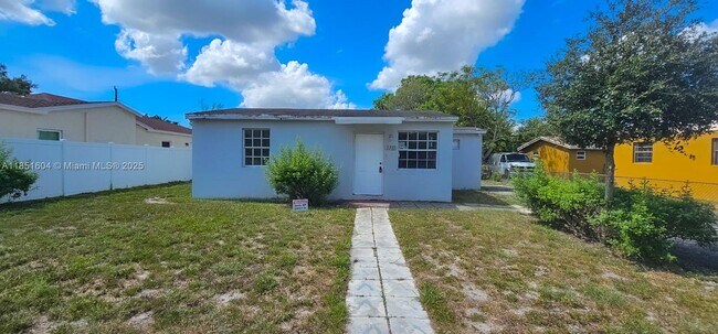 2332 NW 14th Ct in Fort Lauderdale, FL - Building Photo - Building Photo