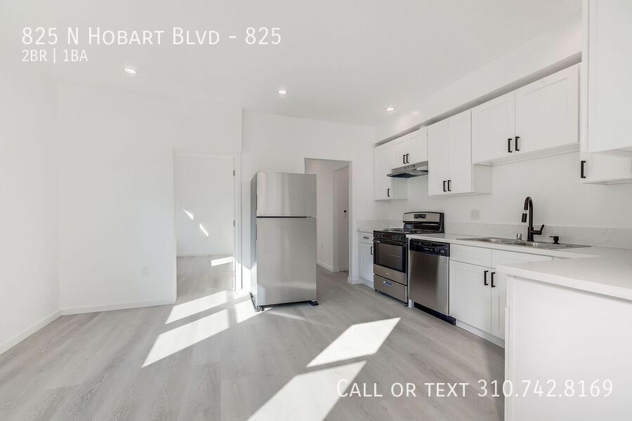 825 N Hobart Blvd in Los Angeles, CA - Building Photo