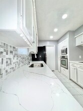 14410 Foxford Way in Houston, TX - Foto de edificio - Building Photo