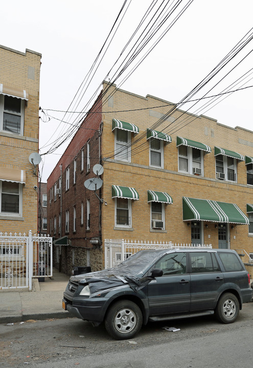 815 Penfield in Bronx, NY - Foto de edificio