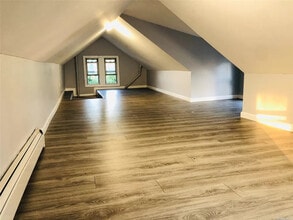 29 Hoff Ct, Unit Floor 2 in Hempstead, NY - Foto de edificio - Building Photo