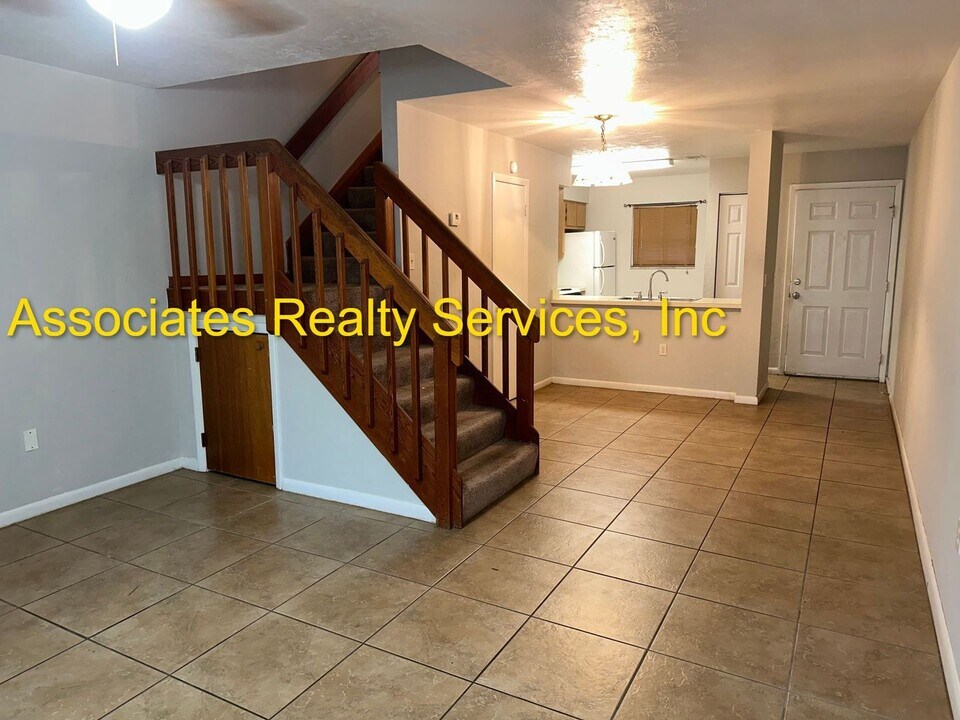 2133 SW 39th Way in Gainesville, FL - Building Photo