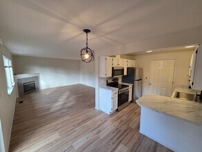 16216 72nd Avenue Ct E in Puyallup, WA - Foto de edificio - Building Photo