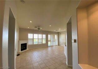 43 Braelinn Dr in Henderson, NV - Building Photo - Building Photo