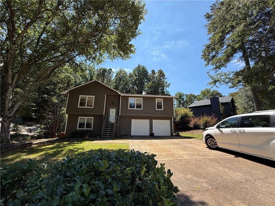 11135 Indian Village Dr in Alpharetta, GA - Building Photo