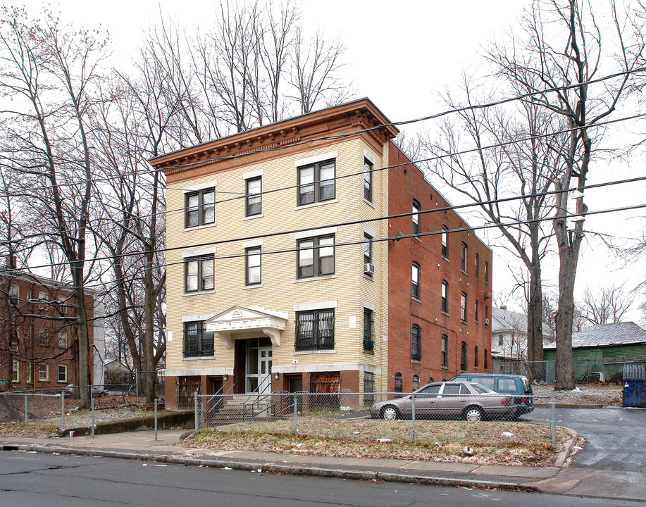 49-51 Cabot St in Hartford, CT - Building Photo