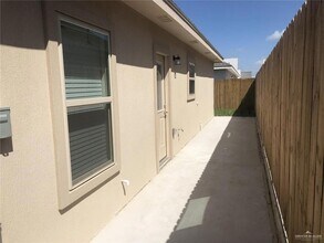 704 E Myrtle Beach Ave, Unit 4 in McAllen, TX - Building Photo - Building Photo