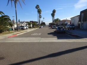 239 Ebony Ave, Unit 3 in Imperial Beach, CA - Foto de edificio - Building Photo